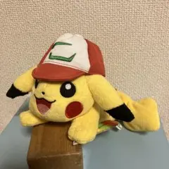 TOMY サトシ帽子ピカチュウぬいぐるみ　虹の羽根　ポケットモンスターポケモン