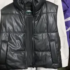 ZARA ブラック ダウンベスト