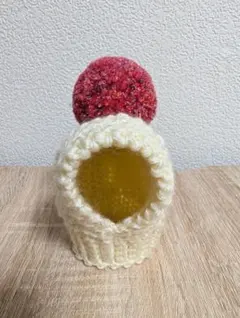 ハンドメイド犬帽子59 オフホワイト×赤系ポンポン1個　16〜22サイズ