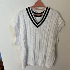ホワイト ケーブル編み Vネック 半袖セーター