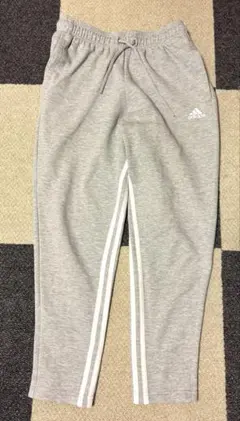 adidas グレー ジャージパンツ