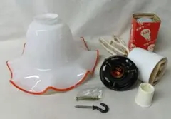 ガラス製ランプシェード　フリル　ミルクガラス　乳白色　レトロ　電笠　オレンジ