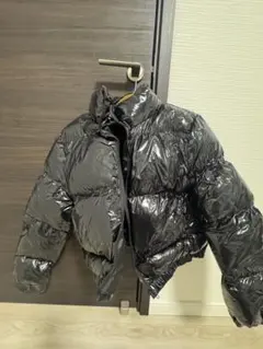 光沢黒ショート丈ダウンジャケット