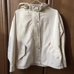 アイボリー フード付き マウンテンパーカー