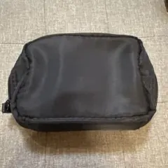 ポーチ　黒