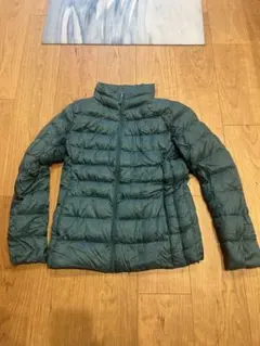 ウルトラライトダウンジャケット　ダークグリーン Lサイズ