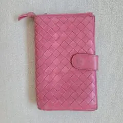 BOTTEGA VENETAピンクレザー二つ折り財布のサムネイル