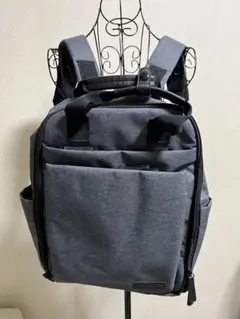 グレー ナイロンリュック 多機能ポケット付き