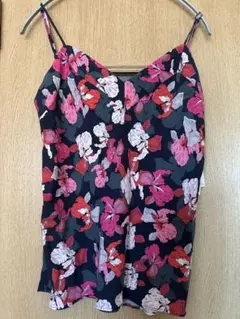 新品タグ付き　Calvin Klein 花柄キャミソールのサムネイル