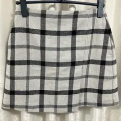 ユニクロ　台形ミニ　グレーとブラックのチェックミニスカート