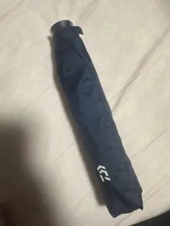 Daiwa ダイワ　軽量　釣具　ネイビー 折りたたみ式雨傘 ロゴ入り　60cm Daiwa ダイワ 軽量 釣具 ネイビー 折りたたみ式雨傘 ロゴ入り - メルカリ