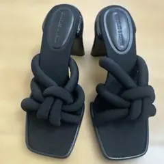 CHARLES & KEITH ノットデザイン ミュール ブラックのサムネイル