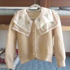 手刺繍のニットセーター(とても安い‼️送るための料金も支払いしています。)