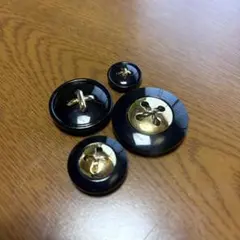 黒、金　ボタンセット（4個）