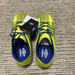 新品 UMBRO サッカースパイク イエロー ブルーのサムネイル