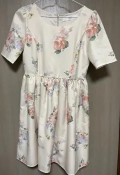 tocco closet トッコ 花柄 半袖 ワンピースのサムネイル