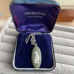 925