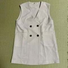 ベージュベスト