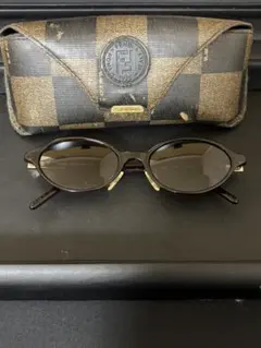 FENDI サングラス オーバル型 ケース付きのサムネイル