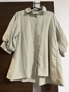 ライトベージュ シャツ Fサイズ