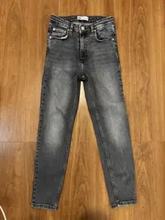 ZARA スキニーデニムパンツ グレー EUR36のサムネイル