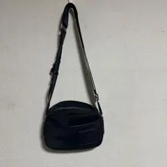 【美品】LACOSTE ショルダーバッグ ブラック