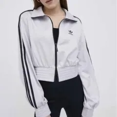 adidas クロップドジャケット ライトグレー
