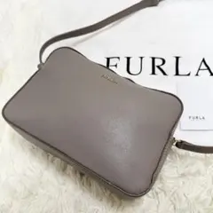✨保証書付き✨フルラ リリー カメラバック 斜めがけ レザー グレージュ