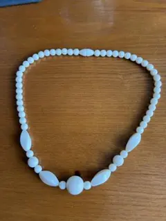 ホワイトビーズネックレス