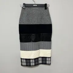 max mara 未使用品　ブラック　タイトスカート　ボーダー切り替えのサムネイル