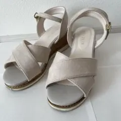 GLACIER ベージュ クロスストラップサンダルのサムネイル