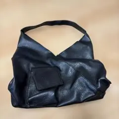 黒い合成皮革ショルダーバッグ