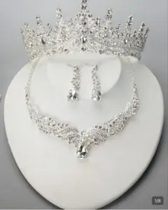 ブライダルティアラ・ネックレス・イヤリングセット　リングピロー