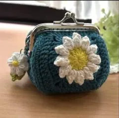 ハンドメイド　かぎ編みがま口ポーチ　小銭入れ　グラニースクエア　モチーフ編み青