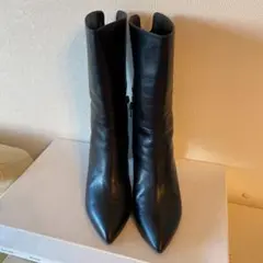 エストネーション黒革製ショートブーツのサムネイル