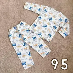 新品★アンパンマン ニットキルト長袖パジャマ 95 男の子長袖パジャマ 水色