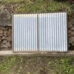 ①物置や小屋の引き戸（扉）？ トタン板 DIY - メルカリ
