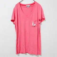 ☆ニーマンマーカス カットソー Vネック 半袖 ワンポイント 桃 ビスコース M