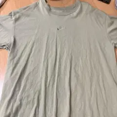 Nike オリーブグリーン Tシャツ