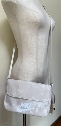 NIKE⭐︎ナイキショルダーバッグ⭐︎ベージュ 花柄 未使用品 タグ付き