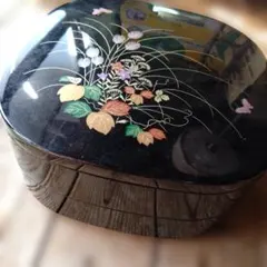 花と蝶の重箱 4仕切り付き プラスチック製