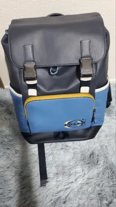 COACH ネイビーと青のフラップ式リュック
