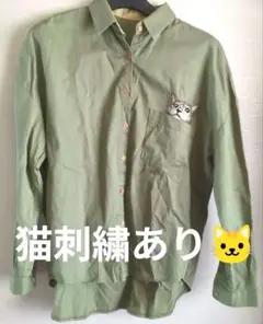 【猫好きさん必見！】猫刺繍 ポケット付き 長袖シャツ カーキのサムネイル