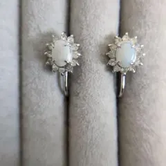 し*こ様 オパール ？フラワーデザイン イヤリング