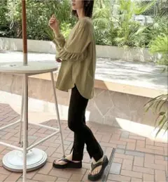 【新品タグ付】ラッシュガード セットアップ　水着 フリル　体型カバー 紫外線対策