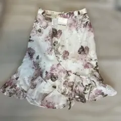 レストローズ　花柄スカートのサムネイル