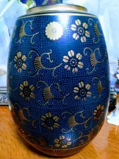 青色花柄陶器花瓶