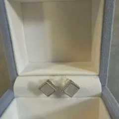 シルバー調 スクエア型ピアス