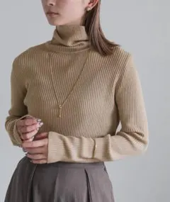 美品　select MOCA シンプルリブタートルニット　ベージュ