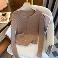 ベージュ系 ブラウン系 カーディガン ワンポイントロゴ ケーブル ニット